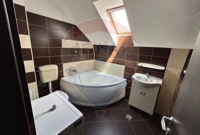 Apartament cu 3 camere de închiriat intr-un bloc cu parcare si curte - 5