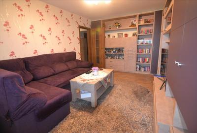 Apartament cu 3 camere decomandat în Tractorul