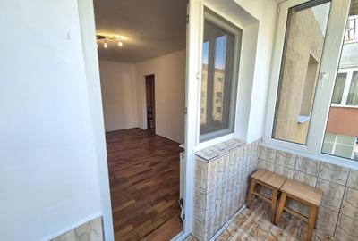 Vanzare Apartament 2 Camere semidecomandat Centrul Civic Str.Harmanului Etajul 3 - 8