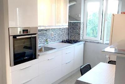 Apartament cu 2 camere semidecomandat, mobilat în Drumul Taberei