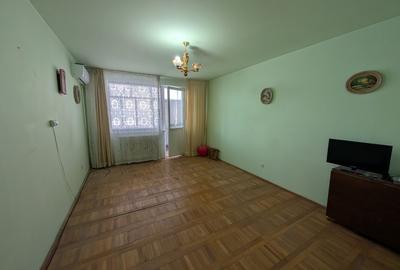 Decomandat, etaj intermediar - 2 camere - spatios - 1