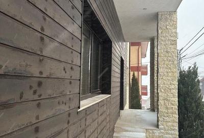 Vilă deosebită cu vedere panoramică la Munții Bucegi - Bușteni, str. Crinului - 1