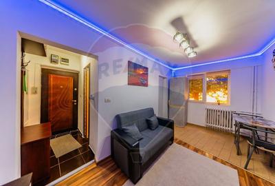 Apartament cu 2 camere semidecomandat, mobilat în Intim