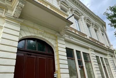 Clădire Istorică de 2400 mp la Kilometrul 0 - 4