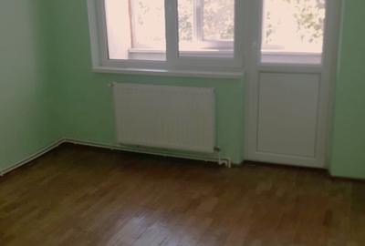 76500 Euro NEGOCIABIL, 3 camere, liber decomandat, parter CENTRU