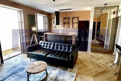 Apartament cu 2 camere semidecomandat, mobilat în P-ța Romană