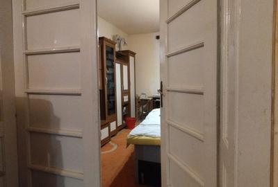 Casă cu 5 camere în Dorobanților