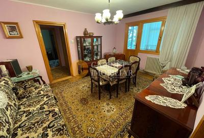 Apartament cu 3 camere semidecomandat în Tătărași