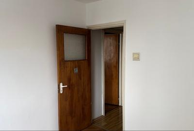 Inchiriez apartament 3 camere, pet friendly, în bloc liniștit de 4 etaje, et 2/4 - 12