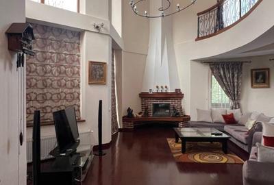 Vila de vis cu parc privat  — Panoramă Unică Spre Crucea Caraiman, - 1