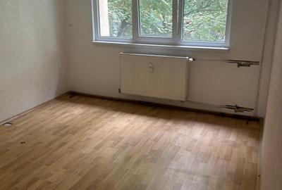 Vând apartament 4 camere - 1