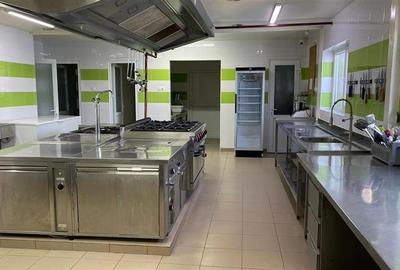 Spatiu multifunctional,locuri parcare in curte,gradina,facilitati,Libertatii,Tar - 1