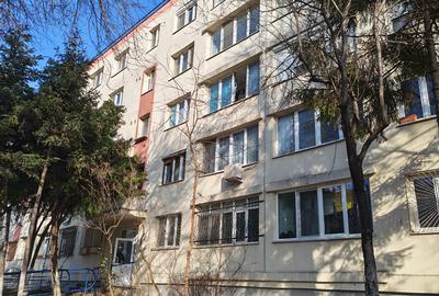 Apartament cu 4 camere decomandat în Brâncoveanu