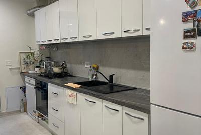 Apartament cu 2 camere decomandat, mobilat în Carrefour