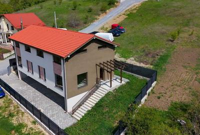 Duplex modern în zona Oașului, ideal pentru o familie, investiție - 2