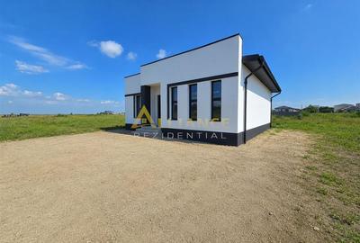Casa parter- 100m de autobuz- 470mp teren- placa de beton - 2