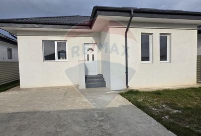 Casă cu 3 camere în Crevedia