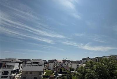 Apartament cu 4 camere decomandat în Tractorul