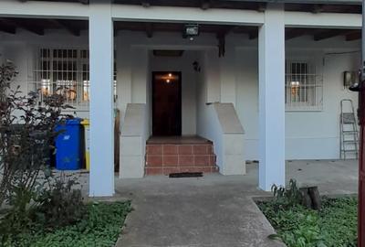 Casa de 132 mp din caramida pe un teren de 560 mp in Cumpana zona centrala - 1