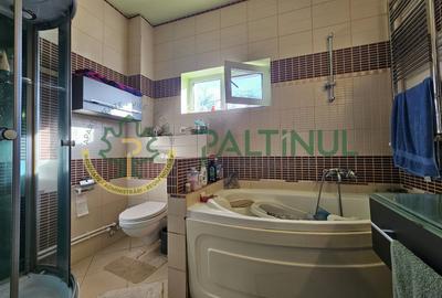 Casă spațioasă, retrasă de la stradă, într-o zonă liniștită din Sibiu - 3