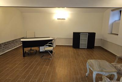 Apartament cu trei camere cu centrala,  spatios - 2