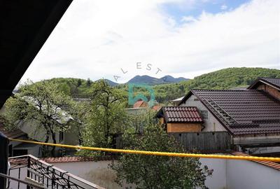Casă cu 5 camere în Noua