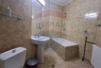 Pensiune Eselnita / 16 camere / Teren - 1448 mp / Ponton - 30