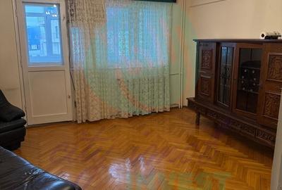 Apartament cu 3 camere decomandat în Moșilor