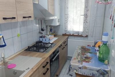 Apartament trei  camere renovat, zona Școala 1/8 Sud - 1