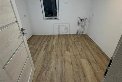 Apartament cu 3 camere decomandat în Dâmbovița
