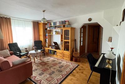 Apartament cu 4 camere semidecomandat, mobilat în Mănăștur