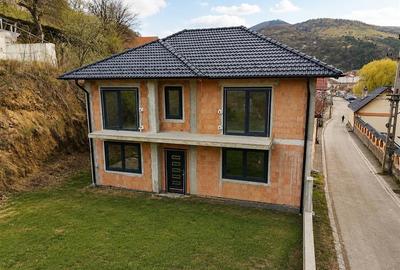Casa moderna noua de vanzare in Sadu - 1