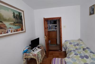 De vanzare apartament cu 4 camere , etaj 2 - 8