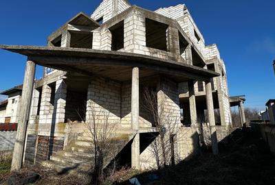 Casă individuală cu 11 camere în Bărăbanț