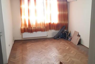 Apartament 3 decomandate Tiglina2 et3/4 ,centrala pret 76 000 euro - 2