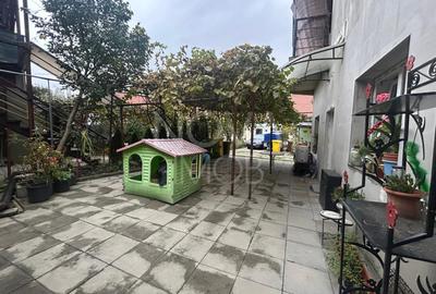 Casa de vanzare 200 mp cu spatiu comercial la parter, strada Lunga - 18