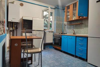 Apartament cu 3 camere semidecomandat în Medicină