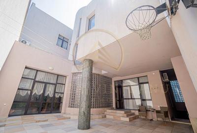 Ultracentral -Cladire impozanta  D+P+2E. - 42