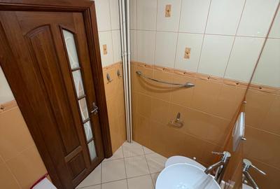 3 camere mobilat utilat etaj 3/4,metrou 1 decembrie la 5 minute - 10