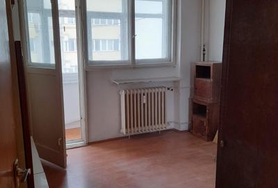 Dna Ghica, bloc reabilitat, 8/10, decomandat, liber, spatios,  doua balcoane - 1