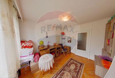 Apartament cu 3 camere de vânzare Str. 1 Mai - 4