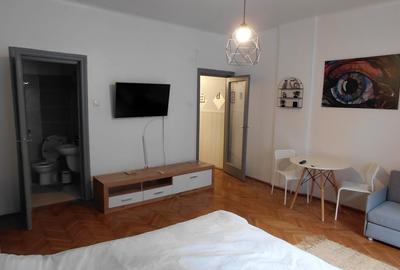 Garsoniera Piata Universitatii strada Edgar Quinet 3 - 4