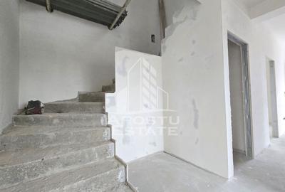 Jumatate de duplex de vanzare, Parter + Etaj, 5 camere si 2 bai, Sag - 14
