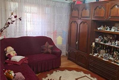 Apartament cu 4 camere decomandat în Viziru 3