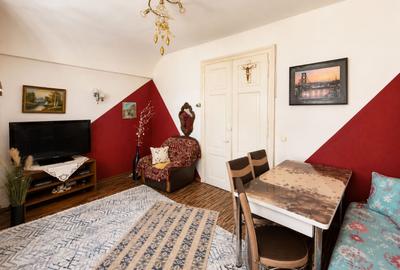 Apartament cu 2 camere nedecomandat, mobilat în Central