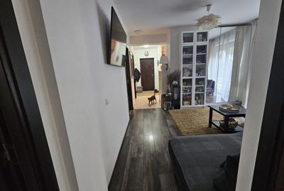 Apartament cu 3 camere semidecomandat în Chiajna