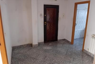 Apartament cu 3 camere decomandat în Mărăței