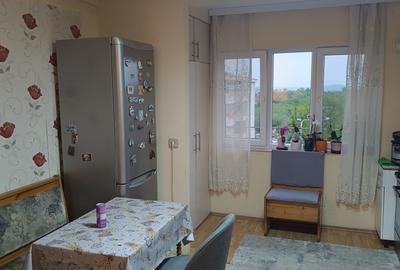 Apartament 2 camere, de vânzare, zona între lacuri, strada Tulcea,  etaj 3/4 - 2
