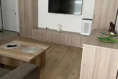 Apartament cu 2 camere semidecomandat în Apărătorii Patriei