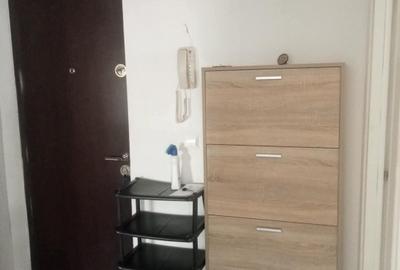 Închiriez apartament cu o cam - 2